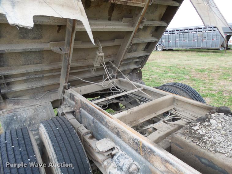 image for item L3280 2000 Sterling L7500 dump truck