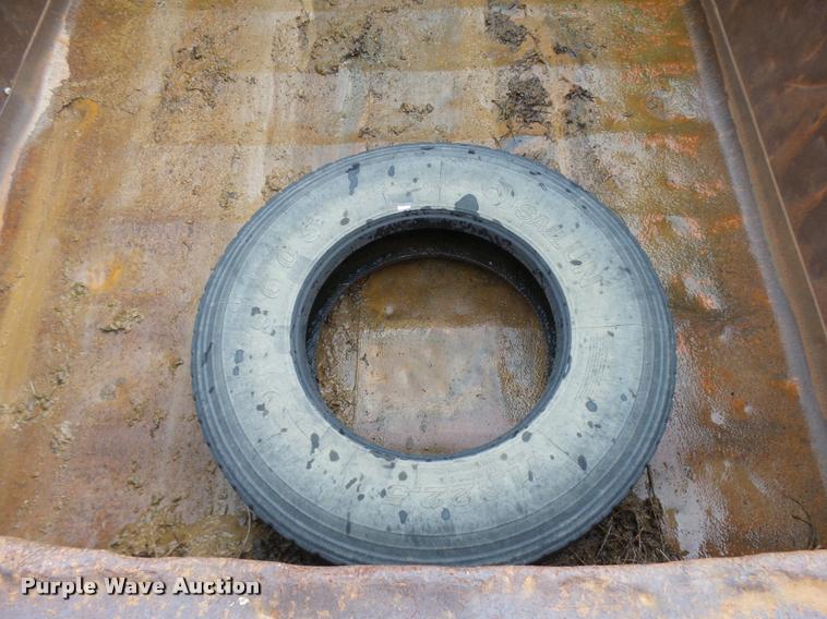 image for item L3280 2000 Sterling L7500 dump truck