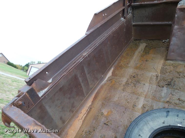 image for item L3280 2000 Sterling L7500 dump truck