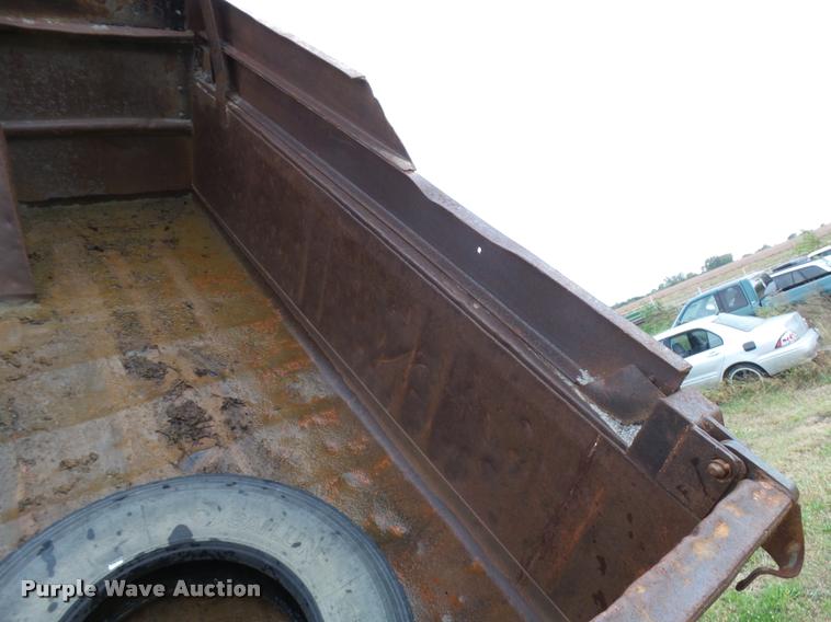 image for item L3280 2000 Sterling L7500 dump truck