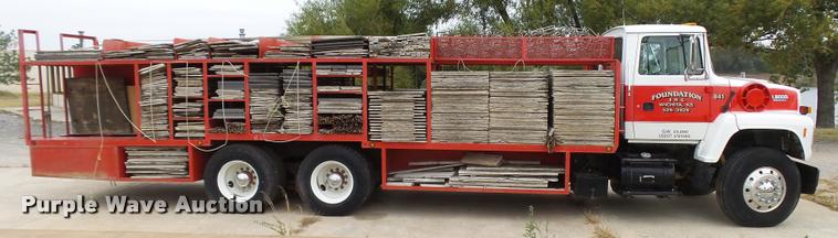 image for item L3284 1992 Ford LNT8000 flatbed truck with concrete forms