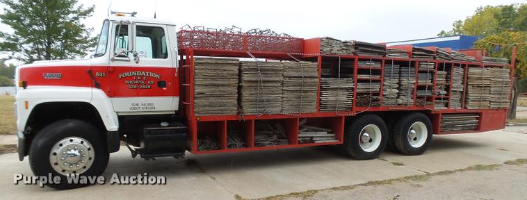 image for item L3284 1992 Ford LNT8000 flatbed truck with concrete forms