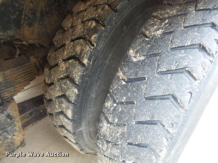 image for item L3284 1992 Ford LNT8000 flatbed truck with concrete forms