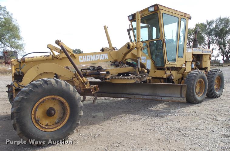 image for item L3305 1988 Champion 720A motor grader