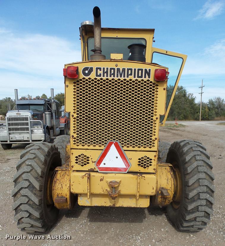 image for item L3305 1988 Champion 720A motor grader