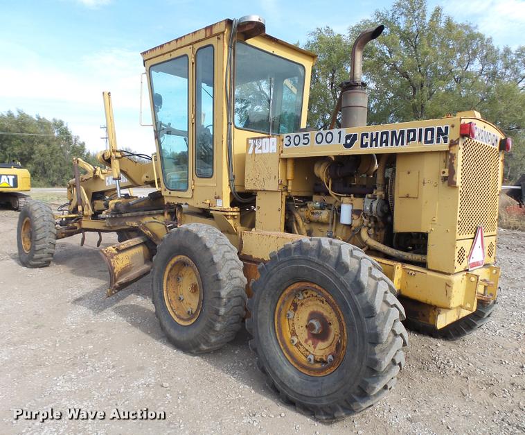 image for item L3305 1988 Champion 720A motor grader