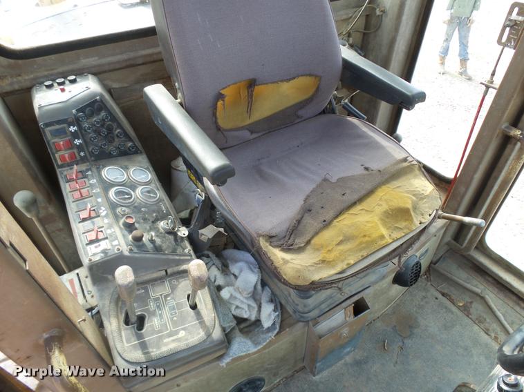 image for item L3305 1988 Champion 720A motor grader