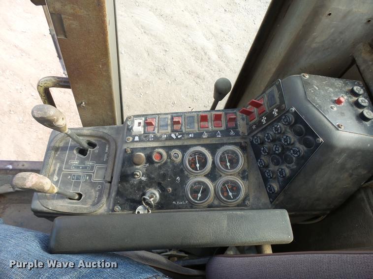 image for item L3305 1988 Champion 720A motor grader