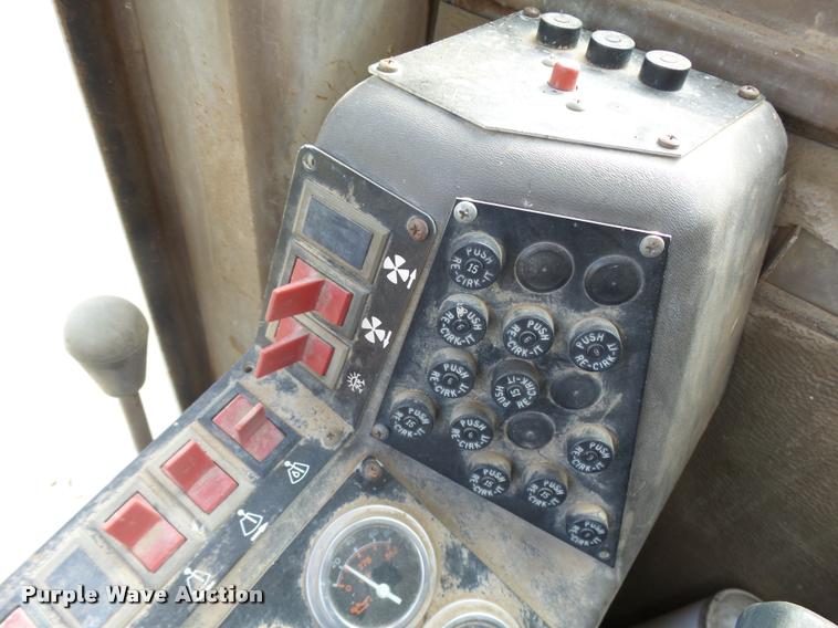 image for item L3305 1988 Champion 720A motor grader