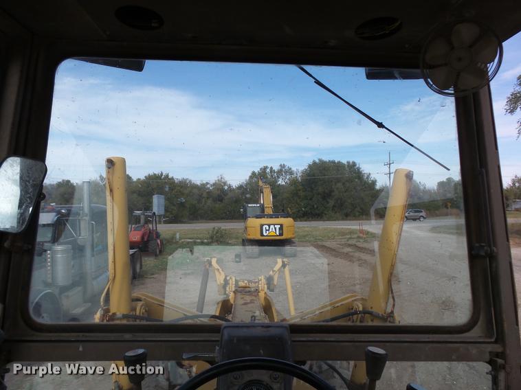 image for item L3305 1988 Champion 720A motor grader