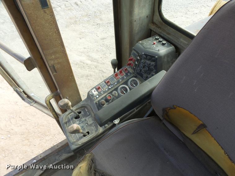 image for item L3305 1988 Champion 720A motor grader