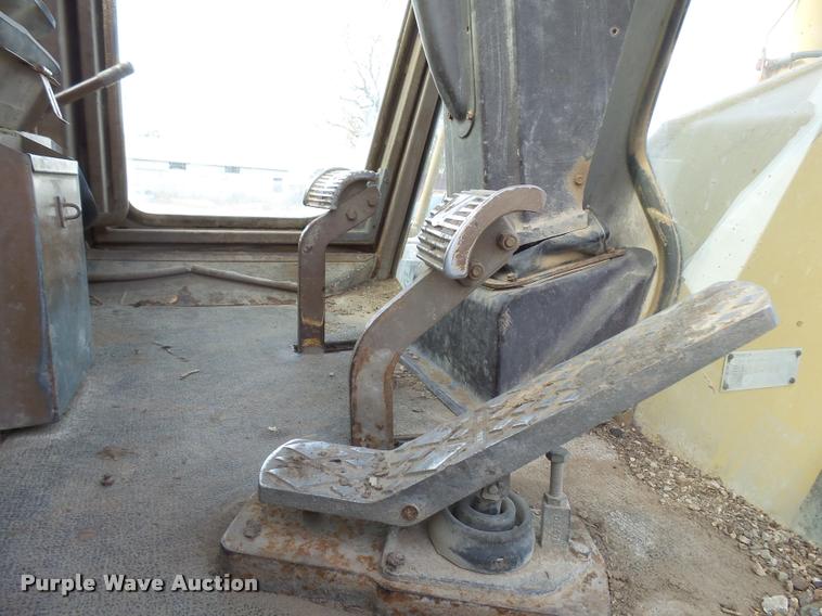 image for item L3305 1988 Champion 720A motor grader