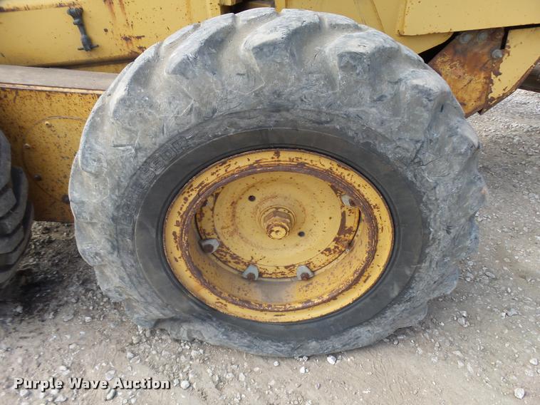 image for item L3305 1988 Champion 720A motor grader