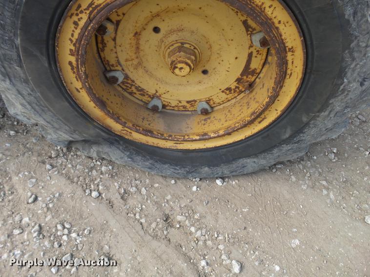 image for item L3305 1988 Champion 720A motor grader