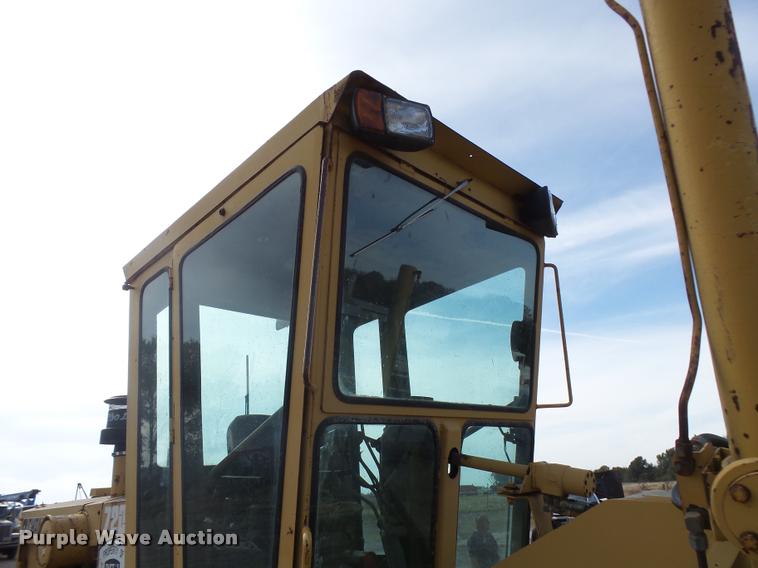 image for item L3305 1988 Champion 720A motor grader