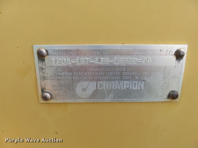 image for item L3305 1988 Champion 720A motor grader
