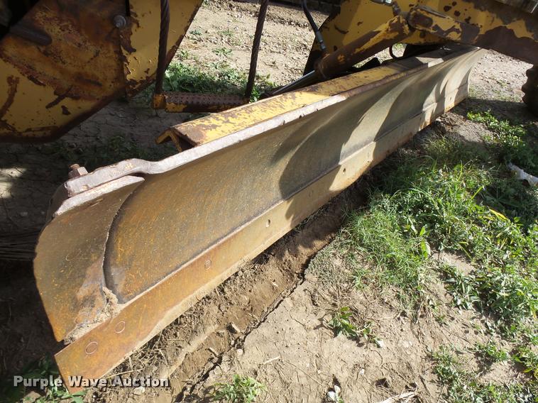 image for item L3305 1988 Champion 720A motor grader