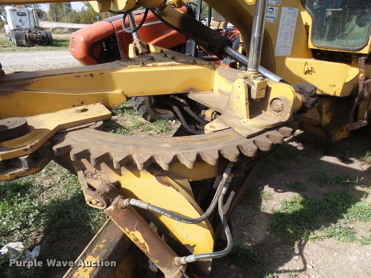 image for item L3305 1988 Champion 720A motor grader