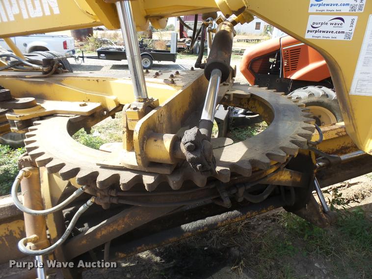 image for item L3305 1988 Champion 720A motor grader