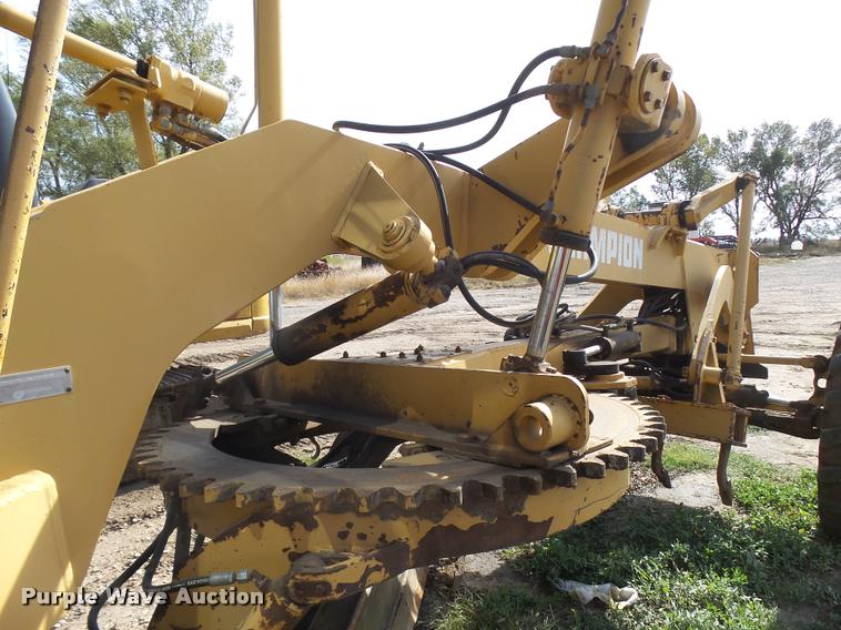 image for item L3305 1988 Champion 720A motor grader