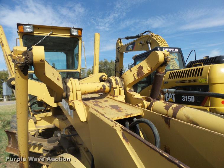 image for item L3305 1988 Champion 720A motor grader