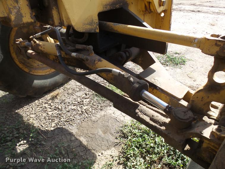 image for item L3305 1988 Champion 720A motor grader