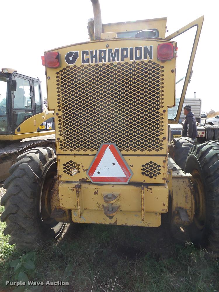 image for item L3305 1988 Champion 720A motor grader