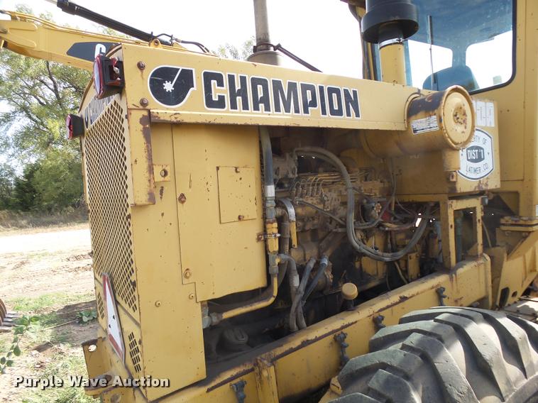 image for item L3305 1988 Champion 720A motor grader