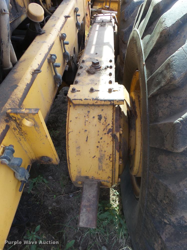image for item L3305 1988 Champion 720A motor grader