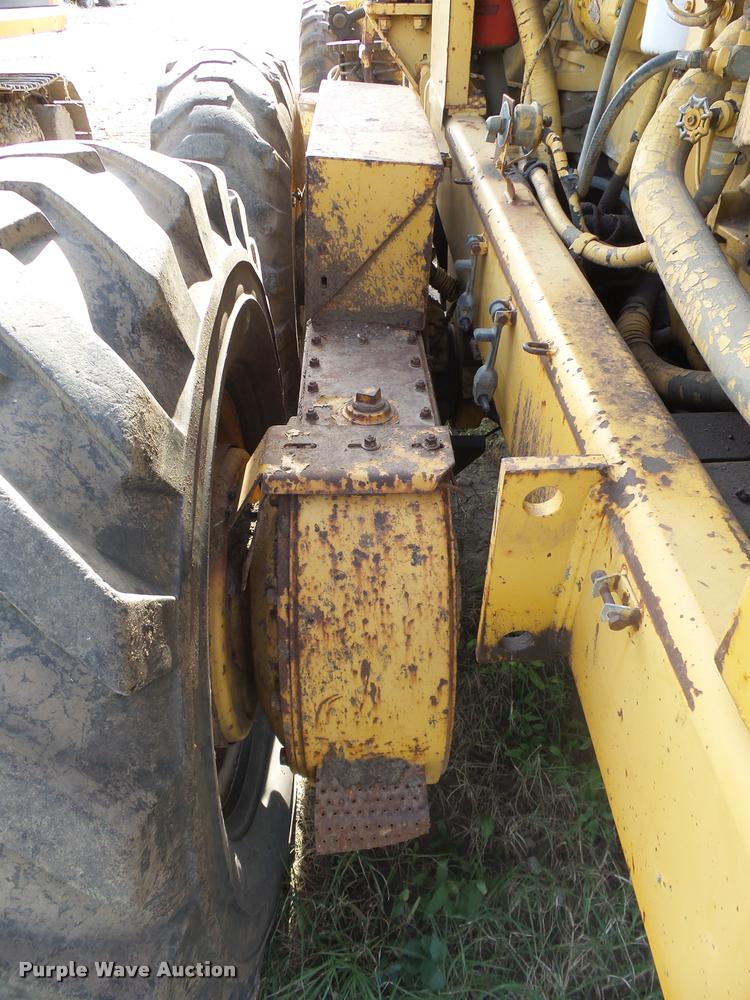 image for item L3305 1988 Champion 720A motor grader