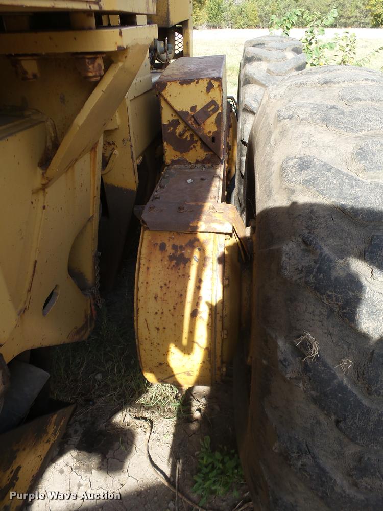 image for item L3305 1988 Champion 720A motor grader