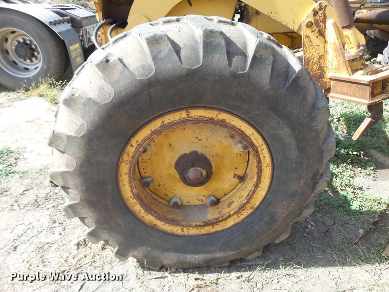 image for item L3305 1988 Champion 720A motor grader