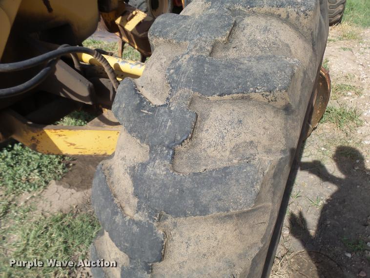 image for item L3305 1988 Champion 720A motor grader