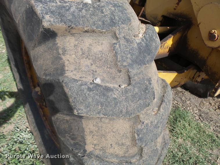 image for item L3305 1988 Champion 720A motor grader