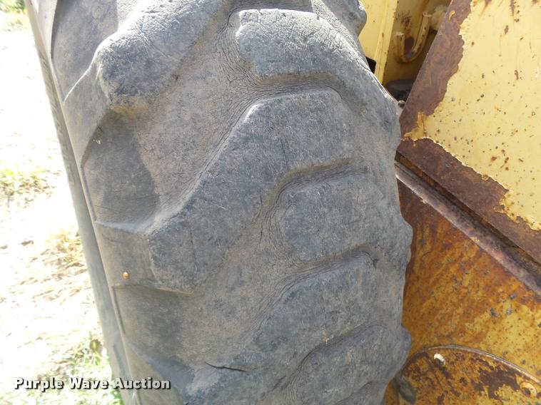 image for item L3305 1988 Champion 720A motor grader