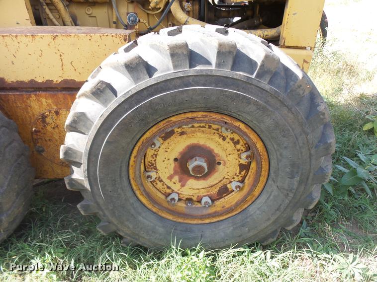 image for item L3305 1988 Champion 720A motor grader