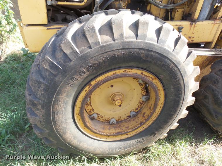 image for item L3305 1988 Champion 720A motor grader