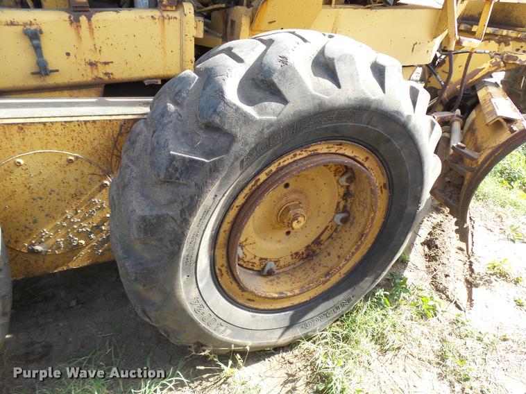 image for item L3305 1988 Champion 720A motor grader