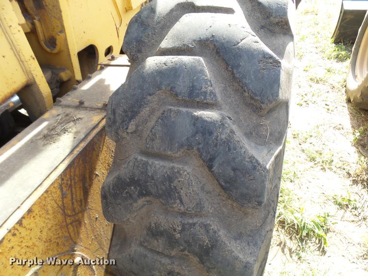 image for item L3305 1988 Champion 720A motor grader