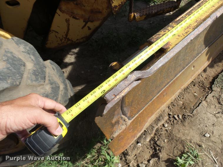 image for item L3305 1988 Champion 720A motor grader