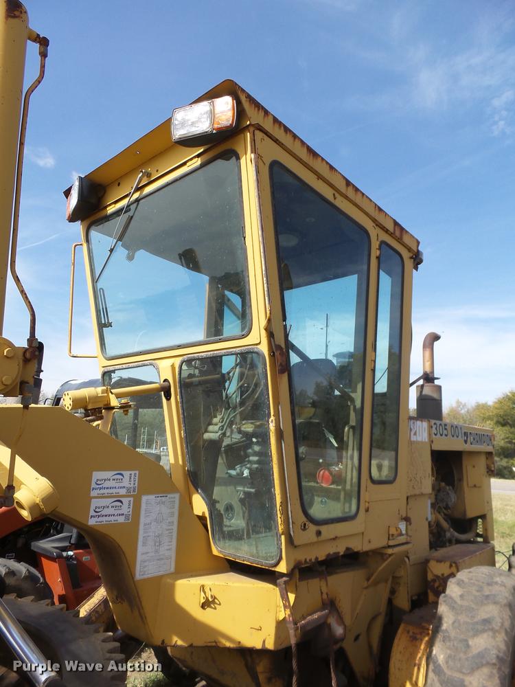 image for item L3305 1988 Champion 720A motor grader