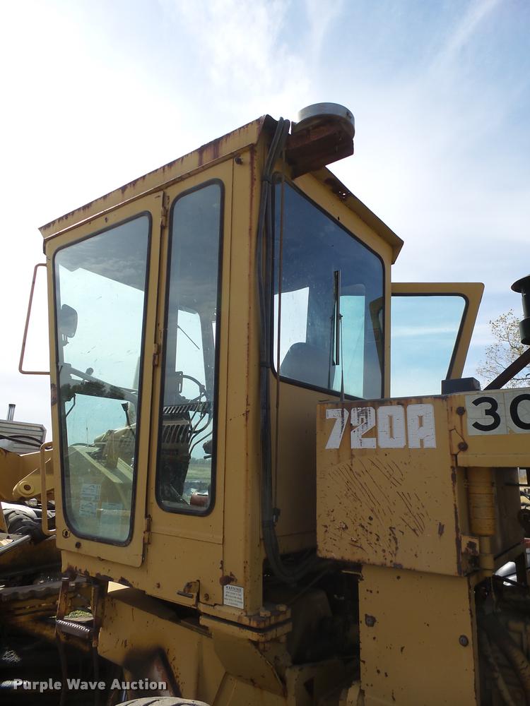 image for item L3305 1988 Champion 720A motor grader