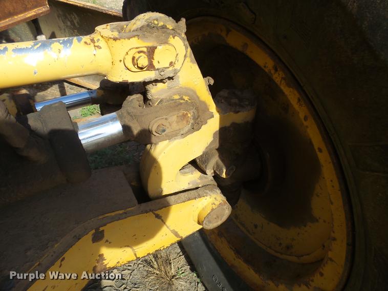 image for item L3305 1988 Champion 720A motor grader