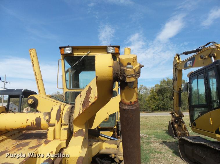 image for item L3305 1988 Champion 720A motor grader