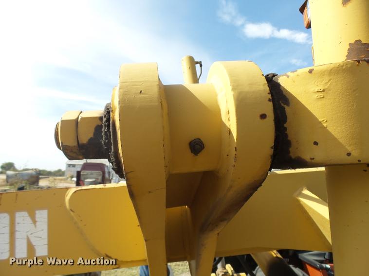 image for item L3305 1988 Champion 720A motor grader