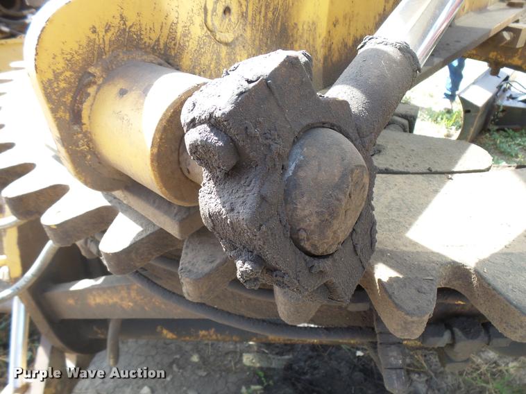 image for item L3305 1988 Champion 720A motor grader