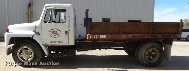 image for item L4096 1986 International 1954 dump truck