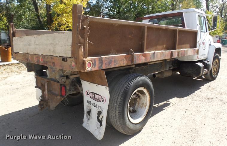 image for item L4096 1986 International 1954 dump truck