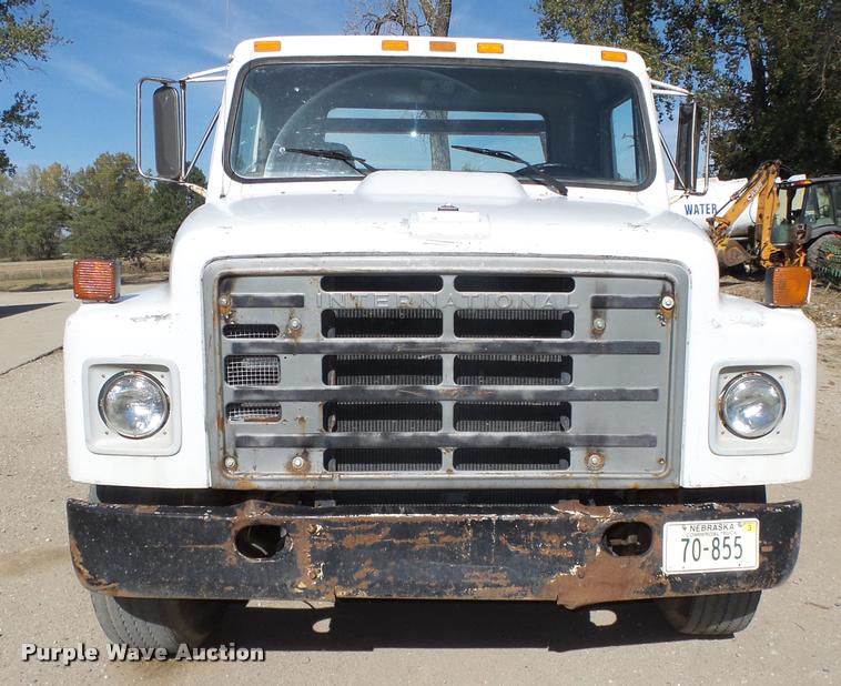 image for item L4096 1986 International 1954 dump truck