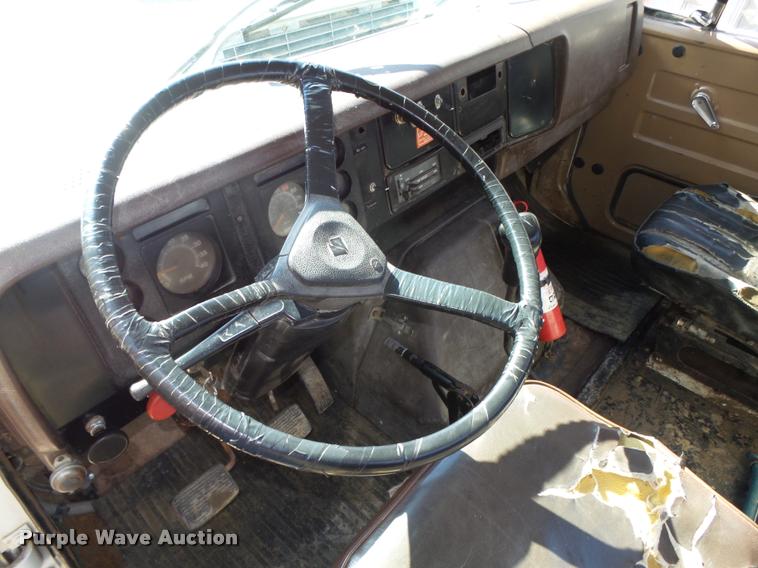 image for item L4096 1986 International 1954 dump truck